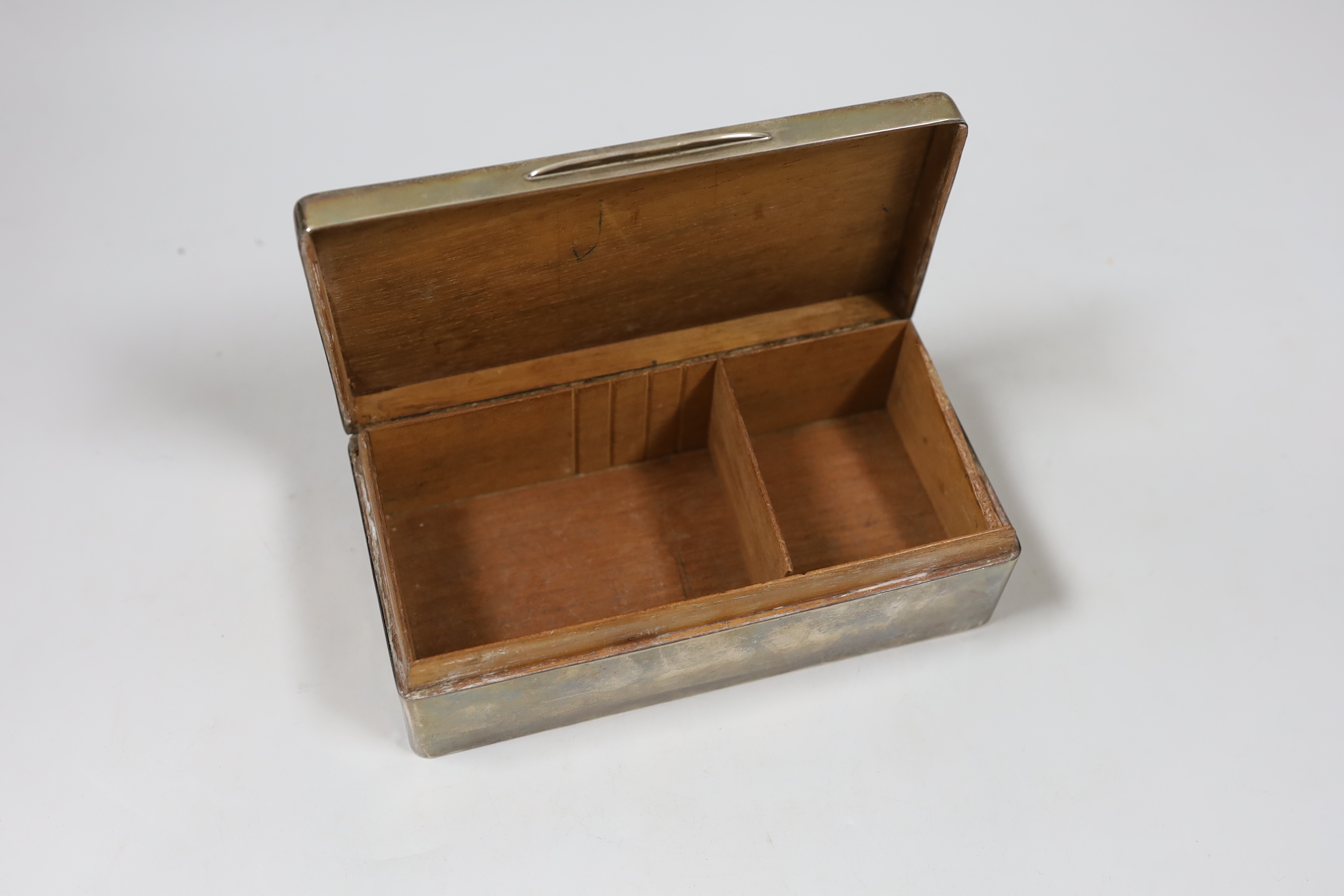 A George V part engine turned silver mounted rectangular cigarette box, London, 1918, 18cm.